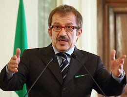 Il ministro Maroni promette di liberare il WiFi