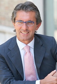 Vincenzo Novari di H3G: 2 anni e 2 miliardi per vincere il Digital Divide Vincenzo Novari di H3G: 2 anni e 2 miliardi per vincere il Digital Divide