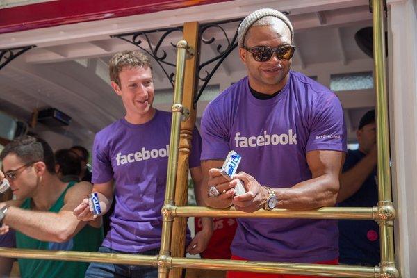 Mark Zuckerberg al Gay Pride di San Francisco