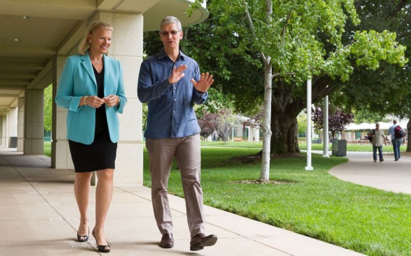 Virginia Rommetty e Tim Cook