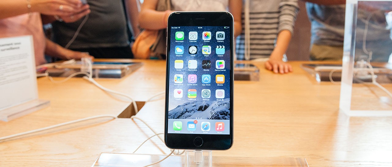 Arriva l'Hairgate: iPhone 6 strappa i capelli
