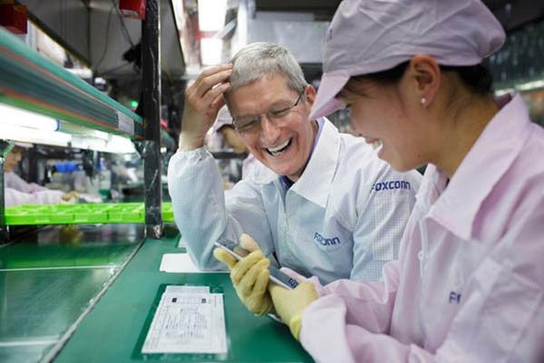 Tim Cook in Foxconn