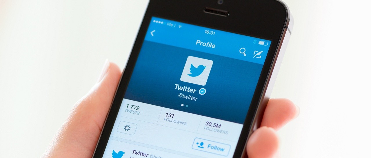 Twitter sperimenta la modalità notte