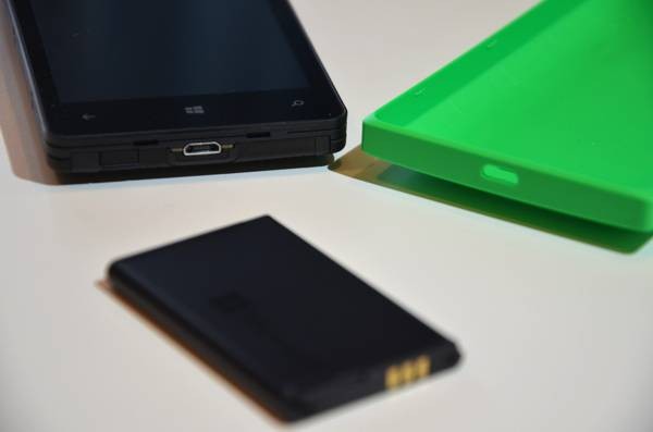 Microsoft Lumia 435: cover e batteria