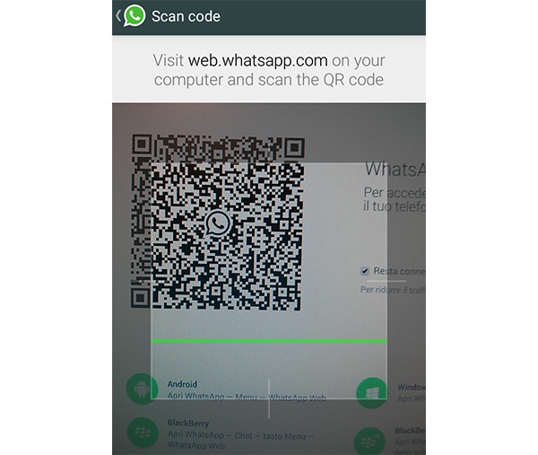 La scansione del codice QR visualizzato sul monitor mediante la fotocamera dello smartphone