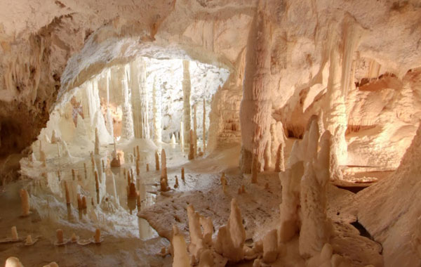 Le Grotte di Frasassi su Street View