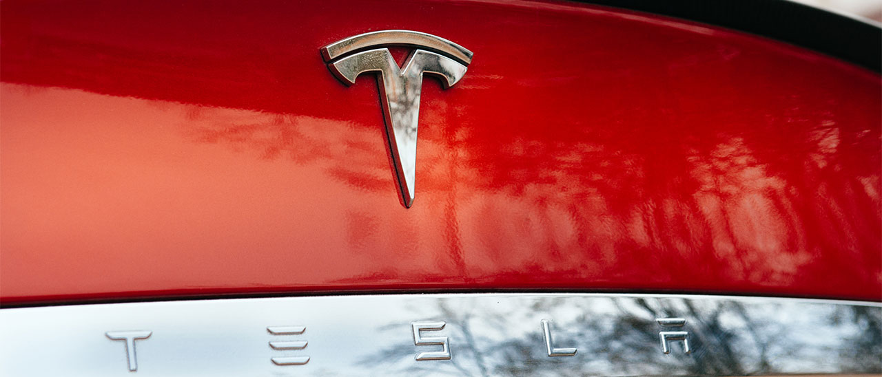 Tesla, l'autopilot riduce gli incidenti del 40%