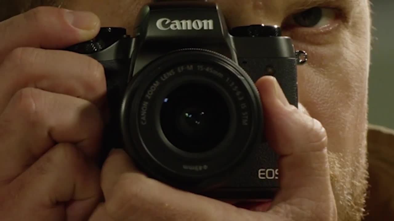 Canon presenta la fotocamera mirrorless EOS M5 Canon presenta la fotocamera mirrorless EOS M5