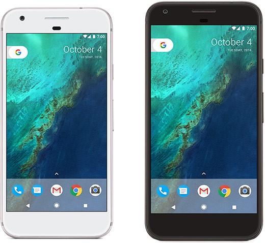 La versione bianca dello smartphone Google Pixel (a sinistra) e quella nera del modello Google Pixel XL (a destra)