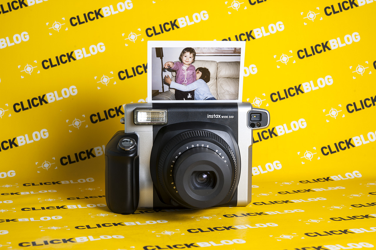 Fujifilm Instax Wide 300, la recensione dell'ultima istantanea di grande formato