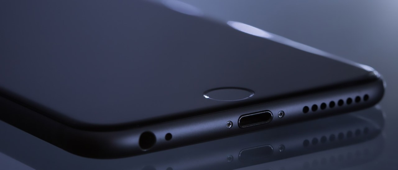 iPhone 8, scocca in vetro per la ricarica wireless