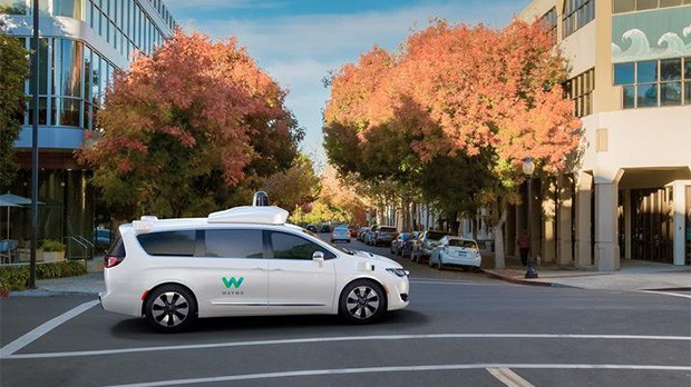 La Chrysler Pacifica di Waymo, con sistema di guida autonoma