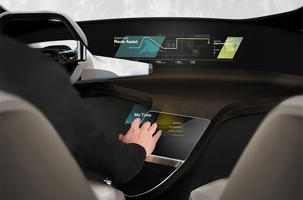 Il sistema BMW HoloActive Touch basato sugli ologrammi per interagire con le funzionalità di infotainment