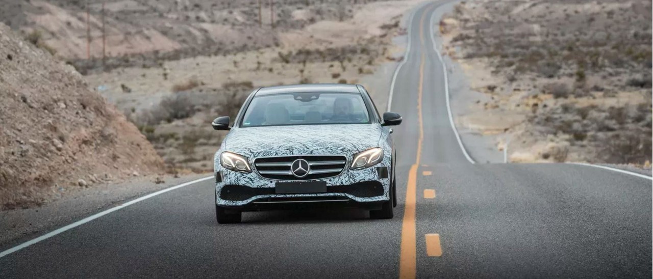 CES 2017: autopilot, Mercedes sfida Tesla