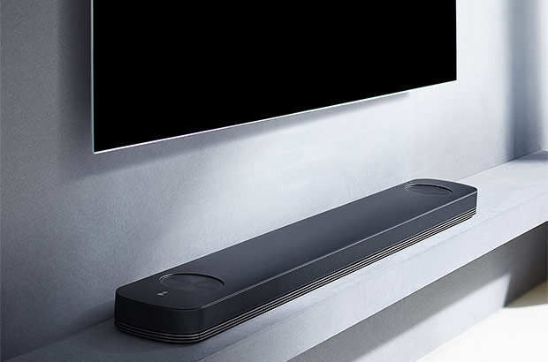 La soundbar LG SJ9 con tecnologia Dolby Atmos e Chromecast built-in