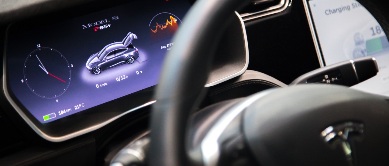 Tesla lancia Robotaxi, un servizio di ride-sharing