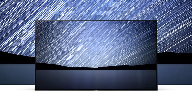 Il design One Slate del televisore Sony Bravia OLED A1 concentra l'attenzione dello spettatore sull'immagine, eliminando dalla vista gli altoparlanti e il piedistallo