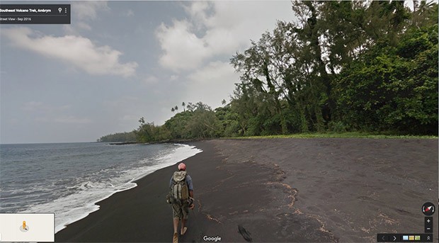 Passeggiando su una delle spiagge incontaminate di Ambrym