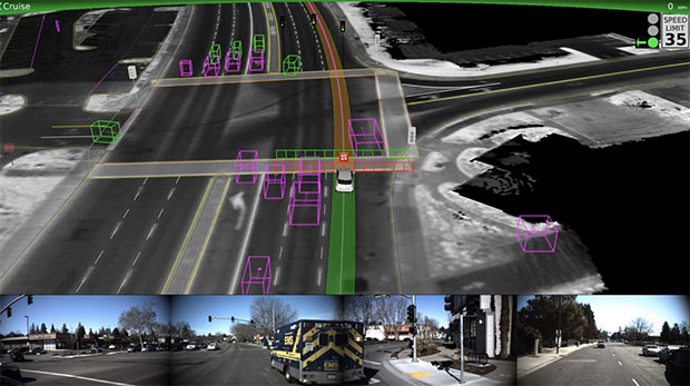 La self-driving di Waymo, ferma a un semafono, non avanza nemmeno all'accendersi della luce verde per favorire il sorpasso di un'ambulanza che sta sopraggiungendo