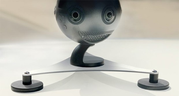 La videocamera Insta360 Pro posizionata sul supporto RIDIC che permette di installarla sul tetto di un veicolo