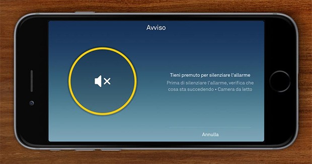 Per silenziare l'allarme è sufficiente un tocco sul display dello smartphone