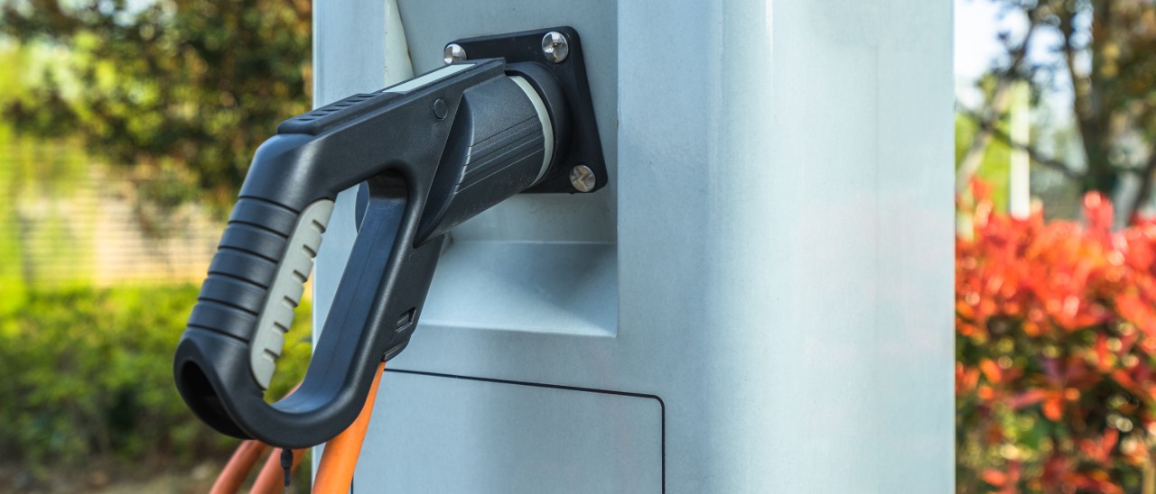 Volkswagen, batterie di Tesla nelle stazioni