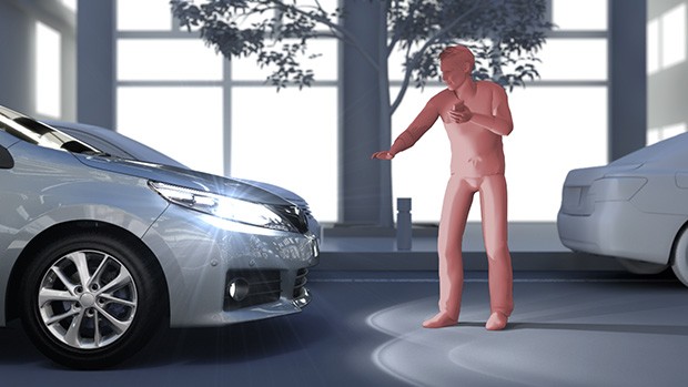 La nuova evoluzione della tecnologia Safety Sense sviluppata da Toyota è in grado di identificare la presenza di pedoni e ciclisti anche di notte