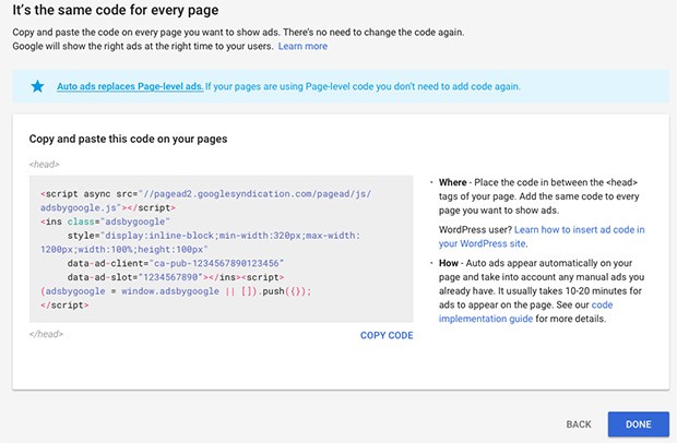 Un esempio del codice di AdSense Auto da includere nelle pagine Web per far sì che il sistema di machine learning individui i punti in cui posizionare le inserzioni pubblicitarie in modo ottimale