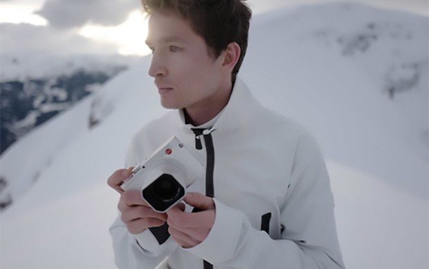 La mirrorless Leica Q nell'edizione limitata Snow realizzata in collaborazione con lo snowboarder svizzero Iouri Podladtchikov per le Olimpiadi Invernali di Pyeongchang