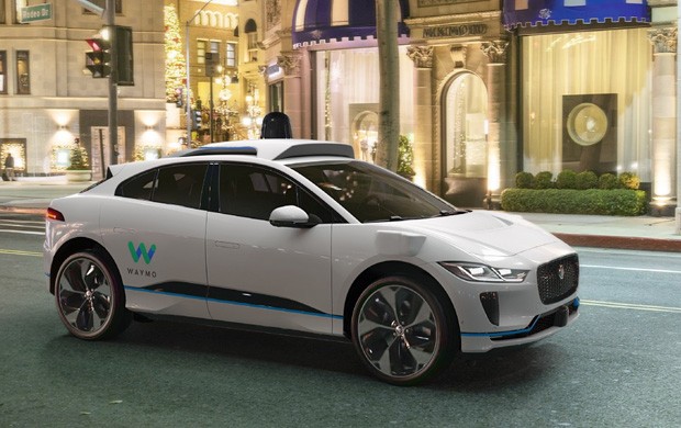 La Jaguar I-PACE con tecnologia self-driving Waymo: un'auto 100% elettrica e completamente autonoma