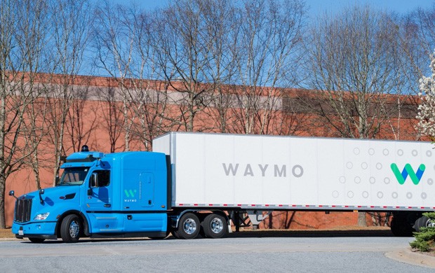 Il camion a guida autonoma di Waymo, con la tecnologia progettata dal team di Alphabet, destinato al trasporto merci