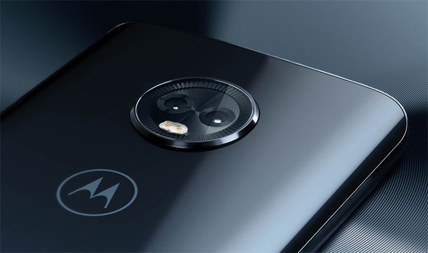 La doppia fotocamera posteriore del Motorola Moto G6 Plus