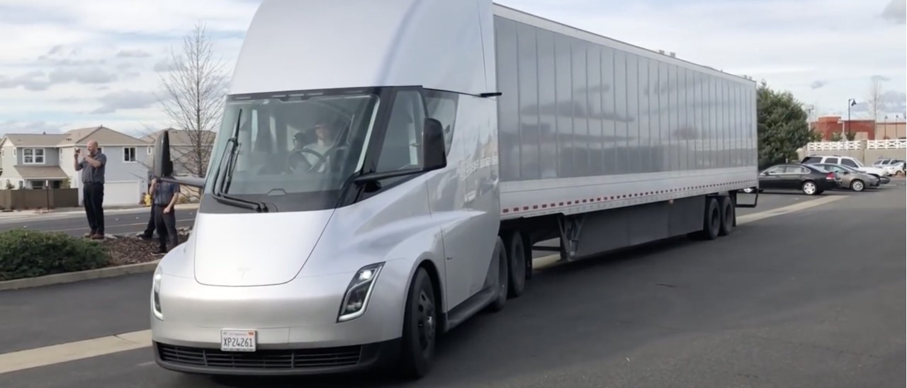 Tesla Semi, produzione rinviata al 2020