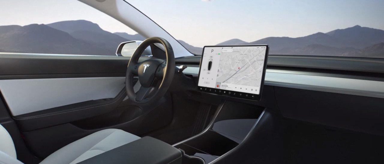 Tesla Model 3 in Europa, l'autopilot è disattivato