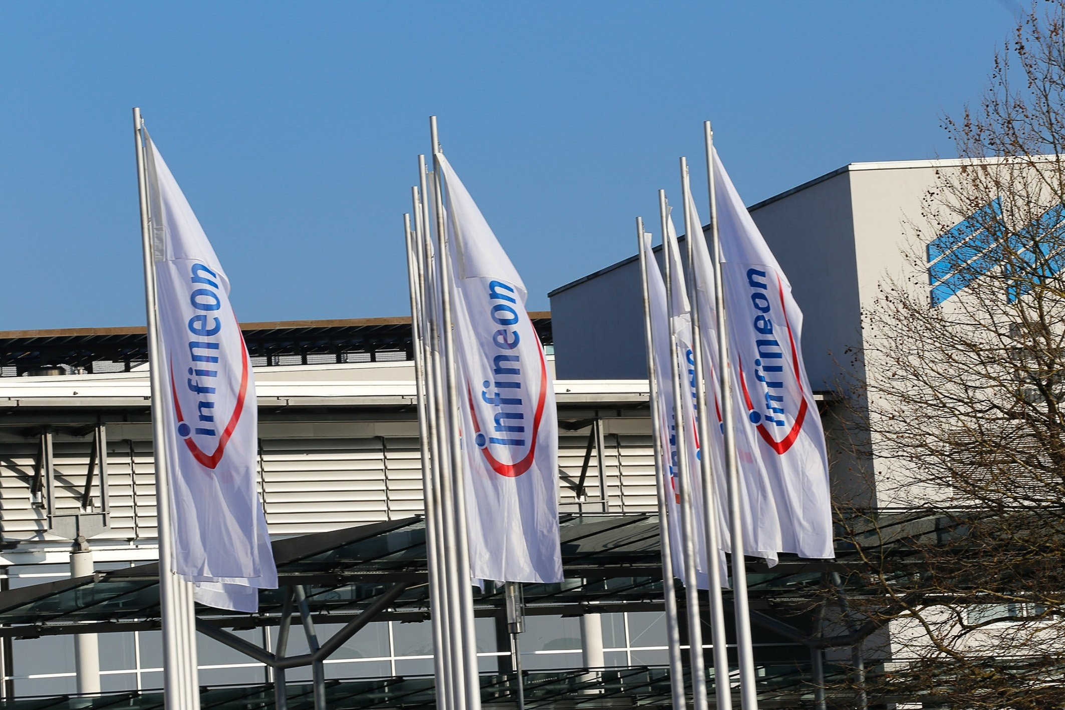 Infineon si compra Cypress Semiconductor