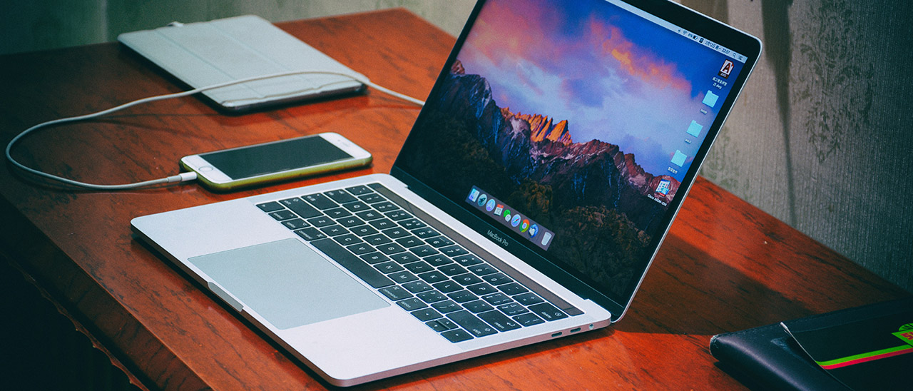 Apple: schermi nel trackpad dei MacBook Pro Apple: schermi nel trackpad dei MacBook Pro