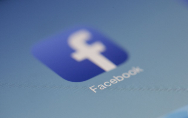 facebook olocausto