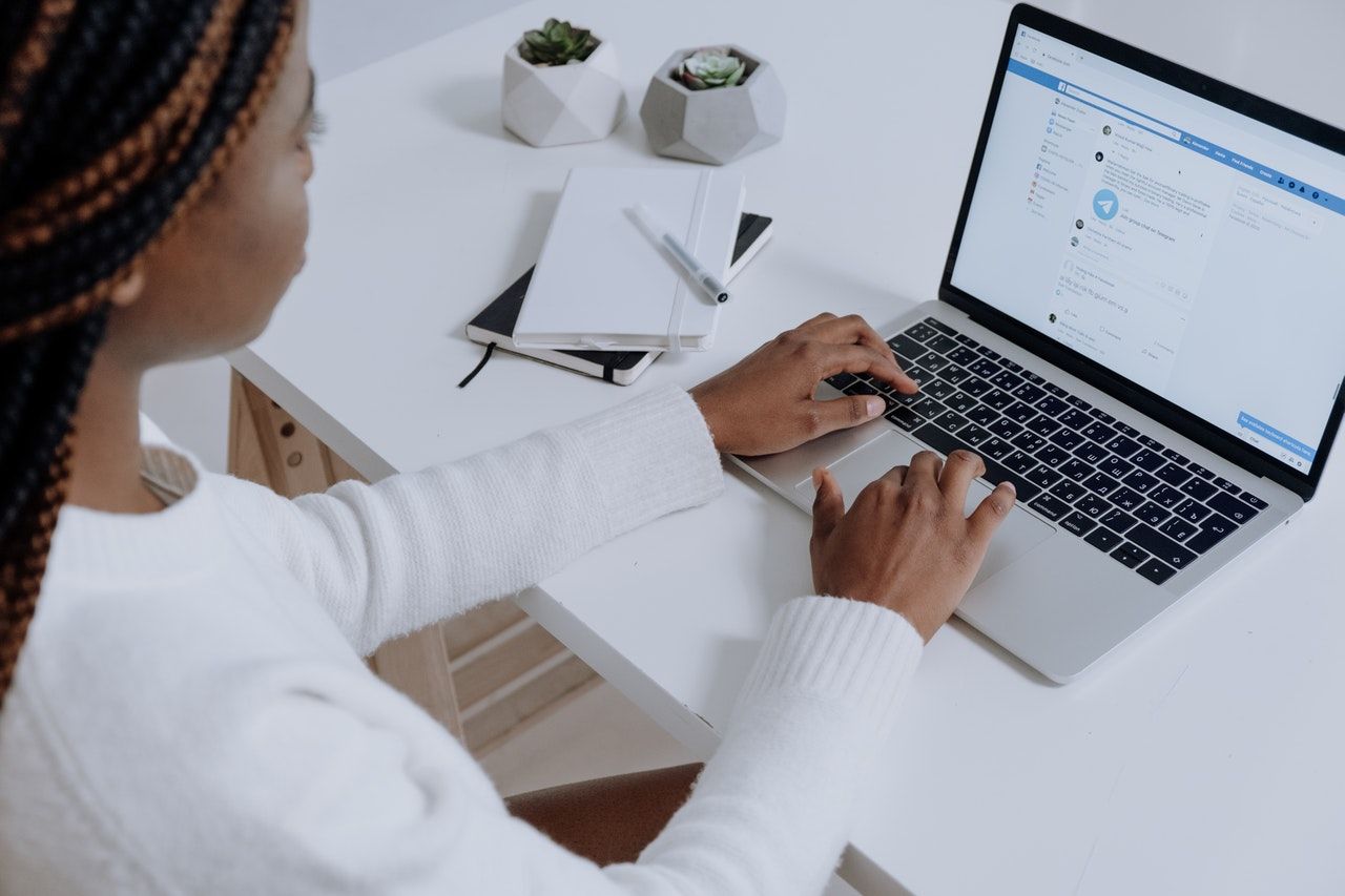 Facebook accusata di discriminazione sul lavoro
