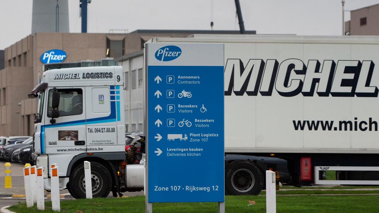 Covid-19, le prime scorte di vaccino lasciano la Pfizer