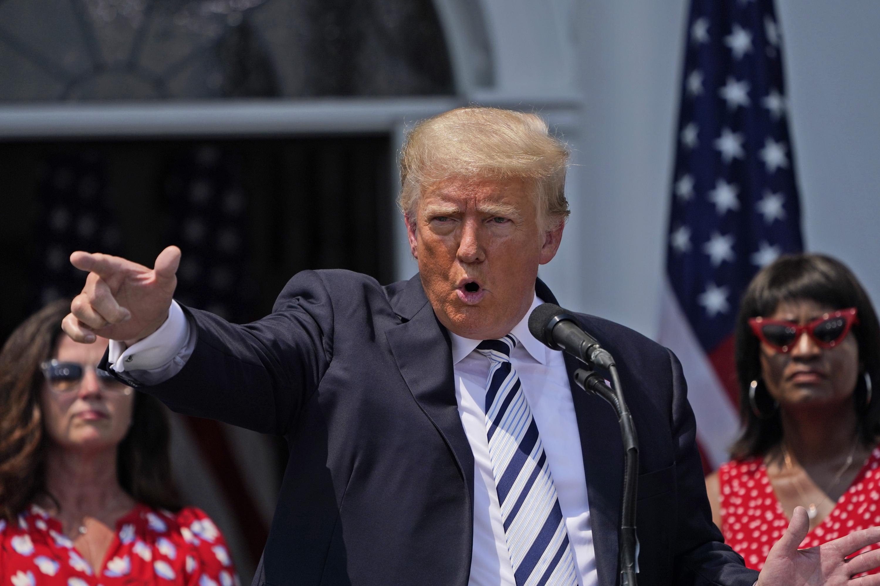 Donald Trump fa causa a Facebook, Twitter e Google! Donald Trump fa causa a Facebook, Twitter e Google!