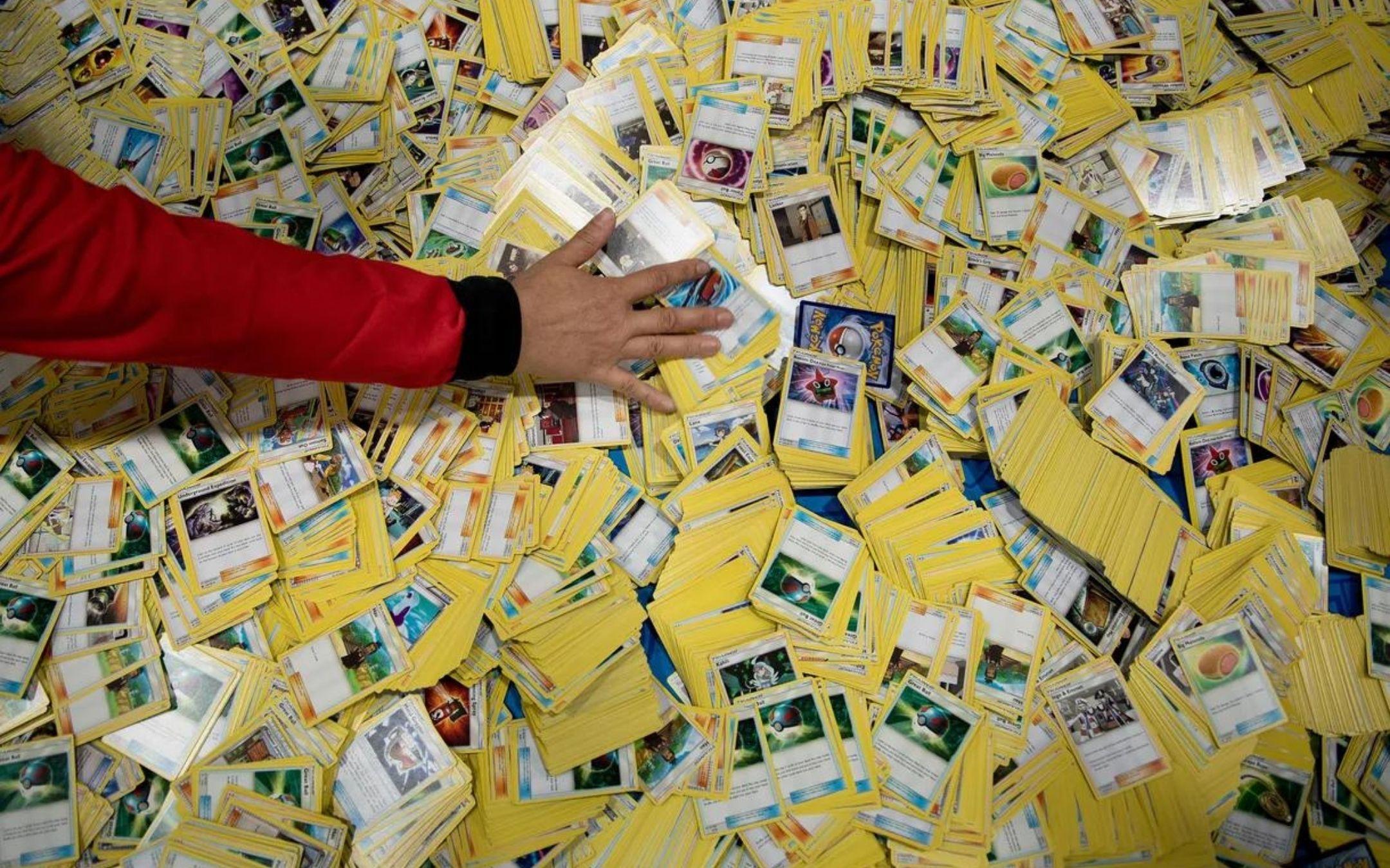Compra carta Pokémon con aiuti Covid: 3 anni di carcere