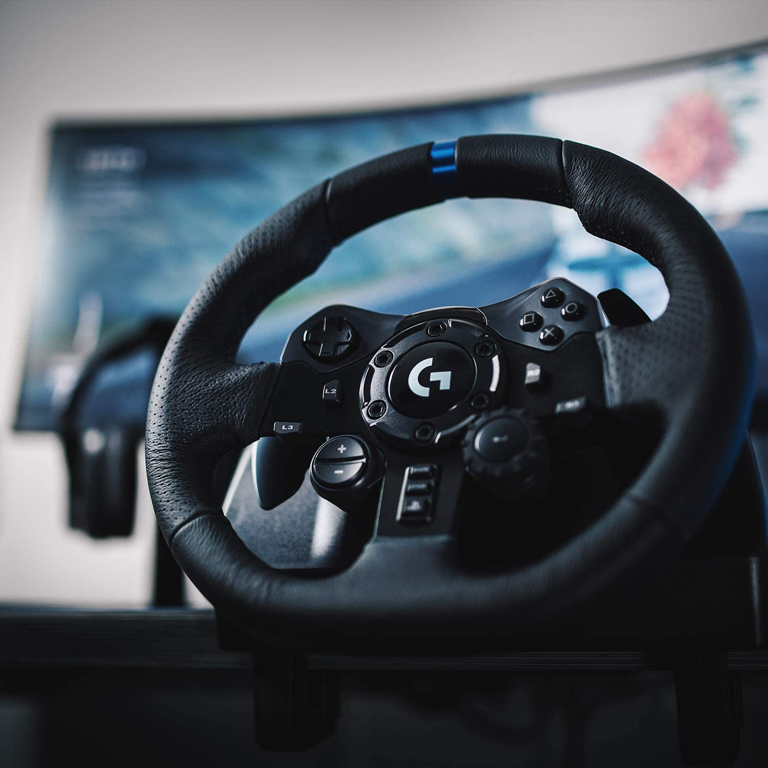 Logitech G923, volante da corsa e pedali gaming per PC, PS4 e PS5 in OFFERTA