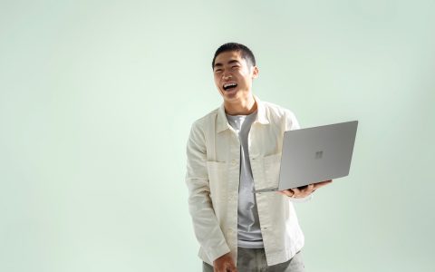 Elegante, mobile e potente: Surface Laptop Go 2 da oggi in Italia