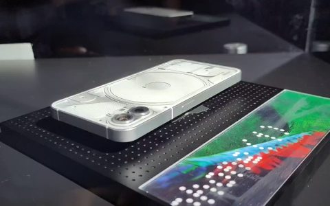 Nothing annuncia il lancio di phone (1) in Italia in esclusiva con WINDTRE