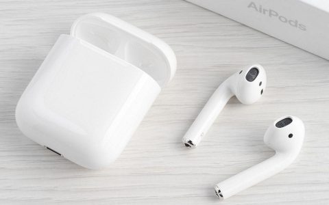 Apple AirPods 2 con custodia di ricarica: oggi li porti a casa con lo sconto di 50€