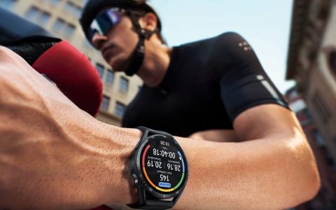 Huawei Watch GT 3, smartwatch EPICO a prezzo BOMBA: -29% su Amazon