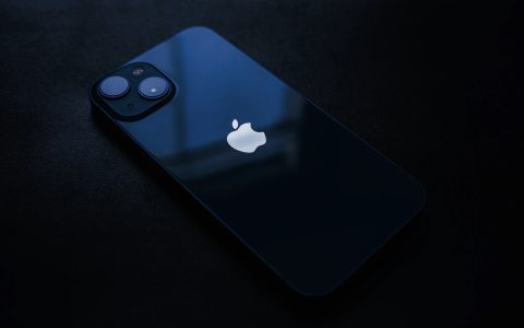 eBay sgancia il siluro: iPhone 14 5G (128GB) a -120€, colpito e affondato