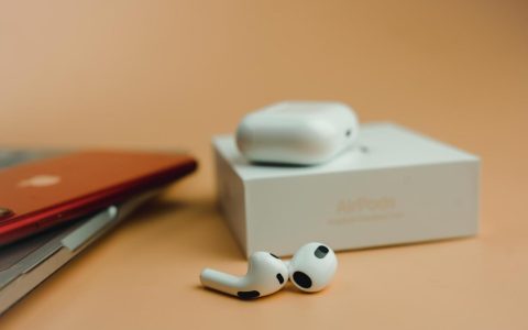 Apple AirPods 3 DOMINA nelle richieste su Amazon: oggi costano anche 50€ in meno