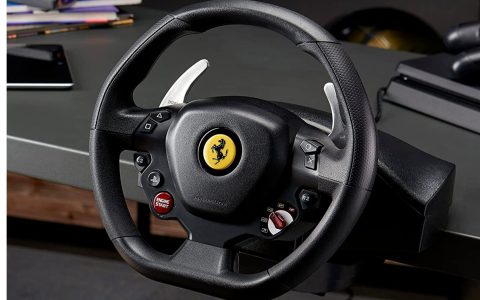 Volante Thrustmaster T80 ufficiale Ferrari per PC e Playstation in offerta su Amazon