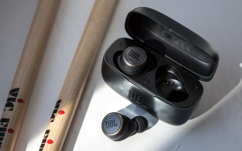 JBL Wave 300 TWS, stile e funzionalità a 49€ per gli auricolari In-Ear più richiesti su Amazon